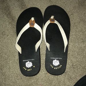 yellow box flip flops size 8